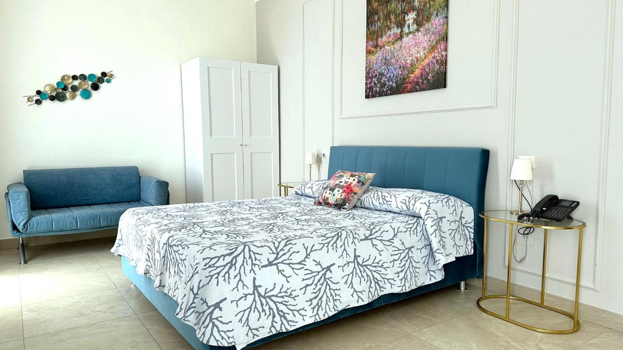 Deluxe Room,1555443121:JPEG